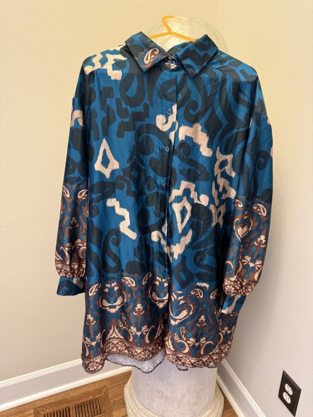 Ladies long sleeve blouse